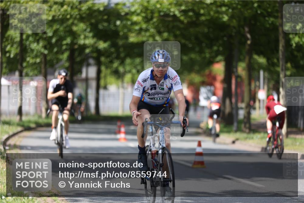 10.08.2025 - GEWOBA Citytriathlon Bremen Yannick Fuchs http://msf.ph/oto/8559744 10.08.2025 12:40:35 Radfahren 581, 597, 606, 672, 723, 737, 829, 848, 870, 879, 910, 921, 949, 975, 1002, 1024 meine-sportfotos.de