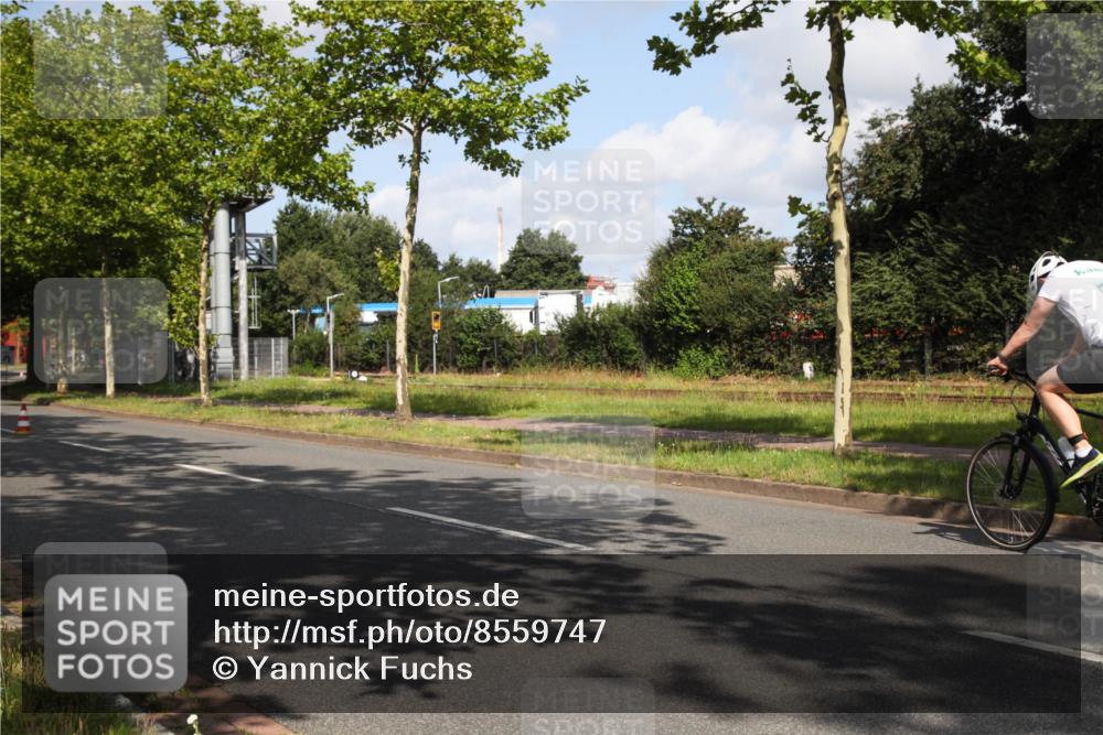 10.08.2025 - GEWOBA Citytriathlon Bremen Yannick Fuchs http://msf.ph/oto/8559747 10.08.2025 11:02:39 Radfahren 23, 53, 61, 135, 223, 484 meine-sportfotos.de