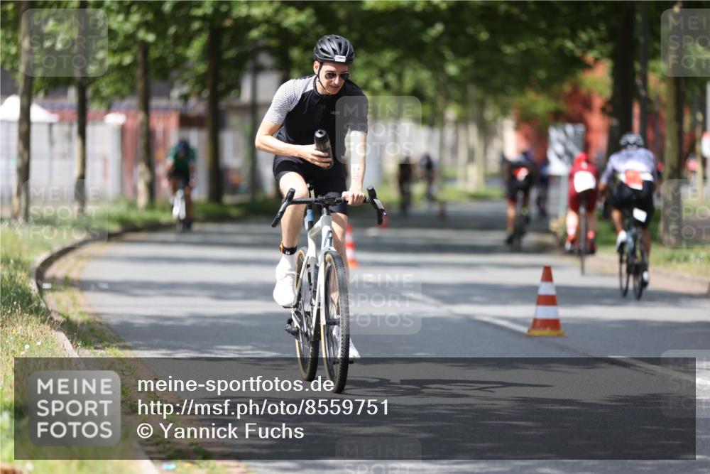 10.08.2025 - GEWOBA Citytriathlon Bremen Yannick Fuchs http://msf.ph/oto/8559751 10.08.2025 12:40:37 Radfahren 581, 597, 606, 672, 723, 737, 802, 829, 848, 870, 879, 910, 921, 949, 975, 1002, 1024 meine-sportfotos.de