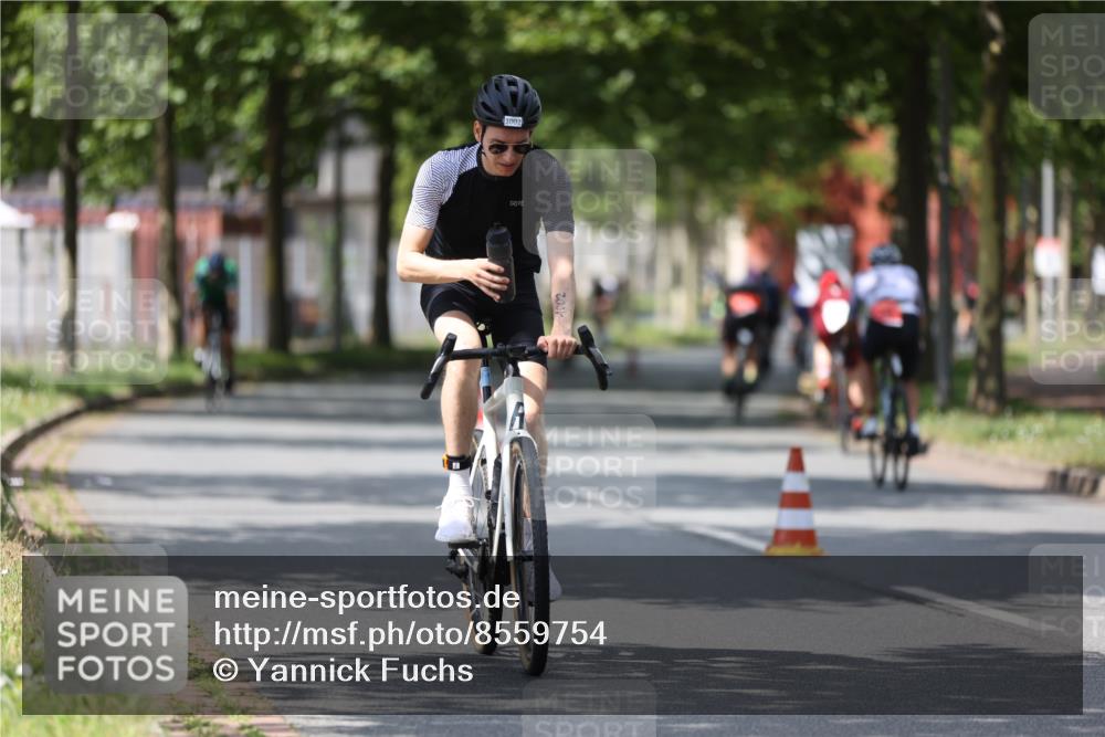 10.08.2025 - GEWOBA Citytriathlon Bremen Yannick Fuchs http://msf.ph/oto/8559754 10.08.2025 12:40:37 Radfahren 581, 597, 606, 672, 723, 737, 802, 829, 848, 870, 879, 910, 921, 949, 975, 1002, 1024 meine-sportfotos.de