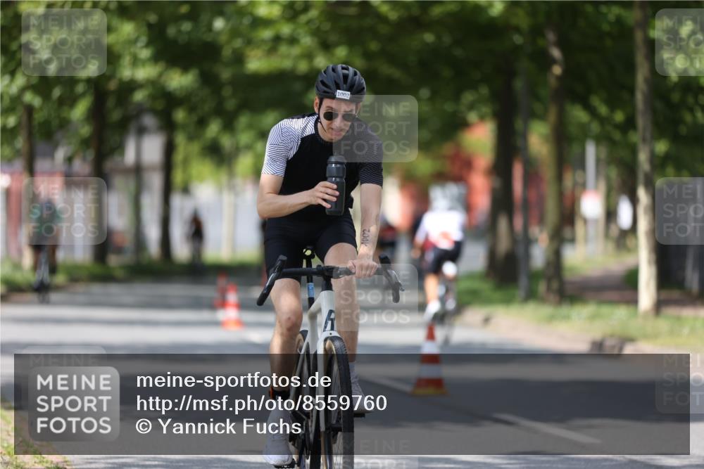10.08.2025 - GEWOBA Citytriathlon Bremen Yannick Fuchs http://msf.ph/oto/8559760 10.08.2025 12:40:37 Radfahren 581, 597, 606, 672, 723, 737, 802, 829, 848, 870, 879, 910, 921, 949, 975, 1002, 1024 meine-sportfotos.de