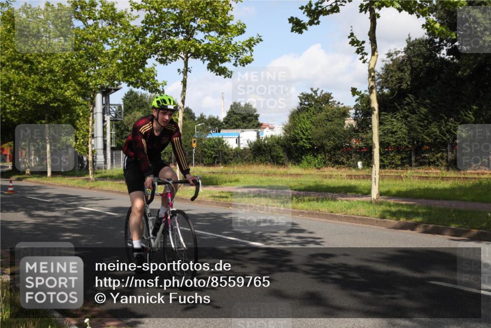 10.08.2025 - GEWOBA Citytriathlon Bremen Yannick Fuchs http://msf.ph/oto/8559765 10.08.2025 11:02:55 Radfahren 23, 53, 135, 223 meine-sportfotos.de