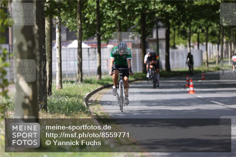 10.08.2025 - GEWOBA Citytriathlon Bremen Yannick Fuchs http://msf.ph/oto/8559771 10.08.2025 12:40:40 Radfahren 597, 606, 672, 723, 737, 802, 829, 848, 870, 879, 910, 921, 1002, 1024 meine-sportfotos.de