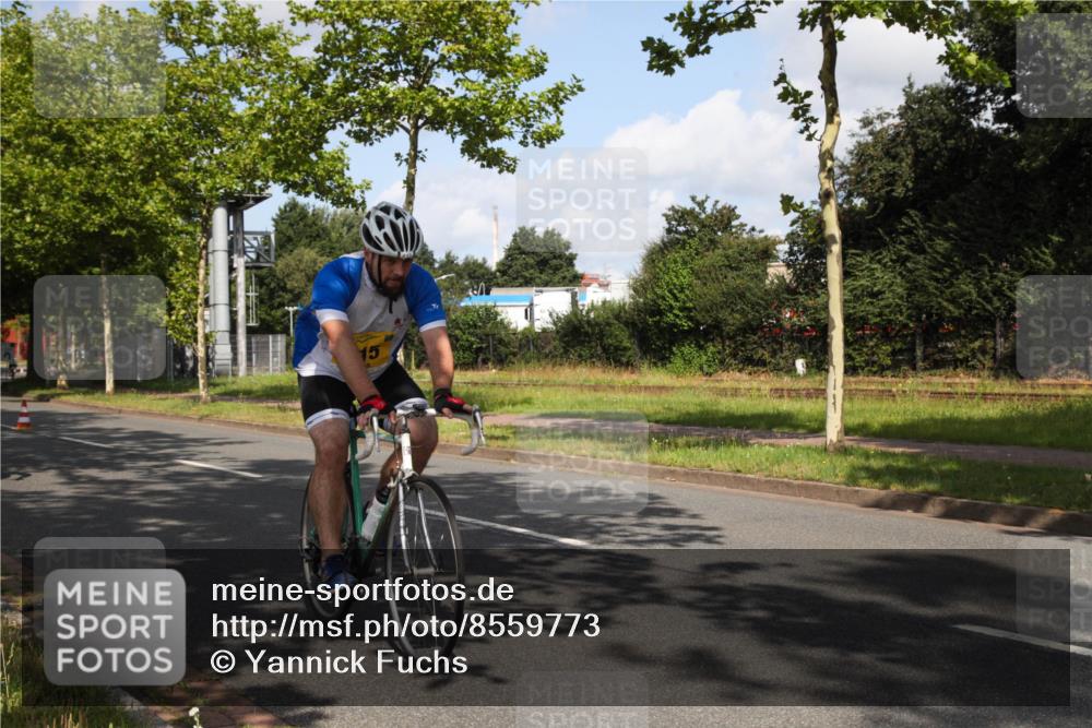 10.08.2025 - GEWOBA Citytriathlon Bremen Yannick Fuchs http://msf.ph/oto/8559773 10.08.2025 11:03:15 Radfahren 27, 175, 177, 189, 415, 496 meine-sportfotos.de