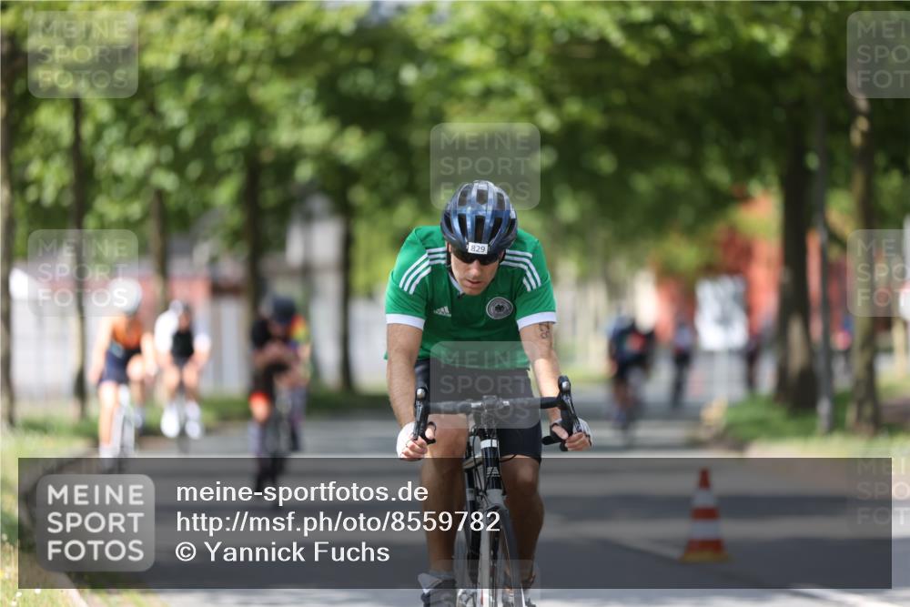 10.08.2025 - GEWOBA Citytriathlon Bremen Yannick Fuchs http://msf.ph/oto/8559782 10.08.2025 12:40:42 Radfahren 597, 606, 672, 723, 802, 829, 848, 870, 879, 921, 1001, 1002, 1024 meine-sportfotos.de