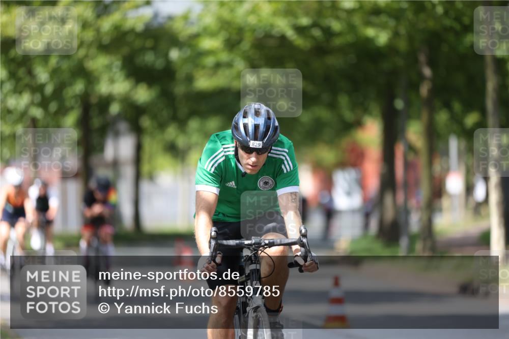 10.08.2025 - GEWOBA Citytriathlon Bremen Yannick Fuchs http://msf.ph/oto/8559785 10.08.2025 12:40:42 Radfahren 597, 606, 672, 723, 802, 829, 848, 870, 879, 921, 1001, 1002, 1024 meine-sportfotos.de