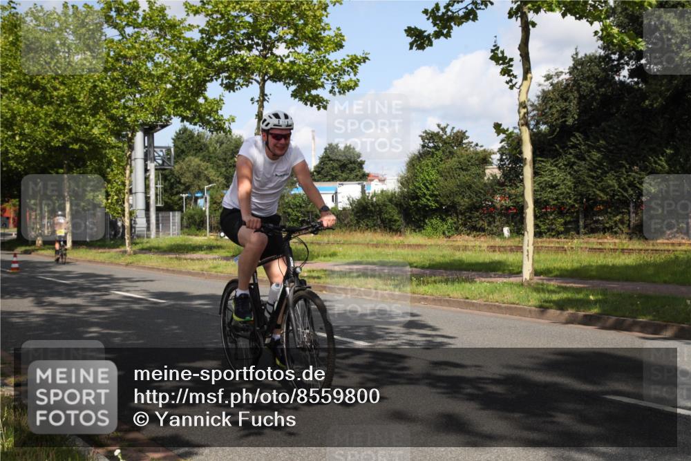 10.08.2025 - GEWOBA Citytriathlon Bremen Yannick Fuchs http://msf.ph/oto/8559800 10.08.2025 11:03:43 Radfahren 13, 55, 167 meine-sportfotos.de