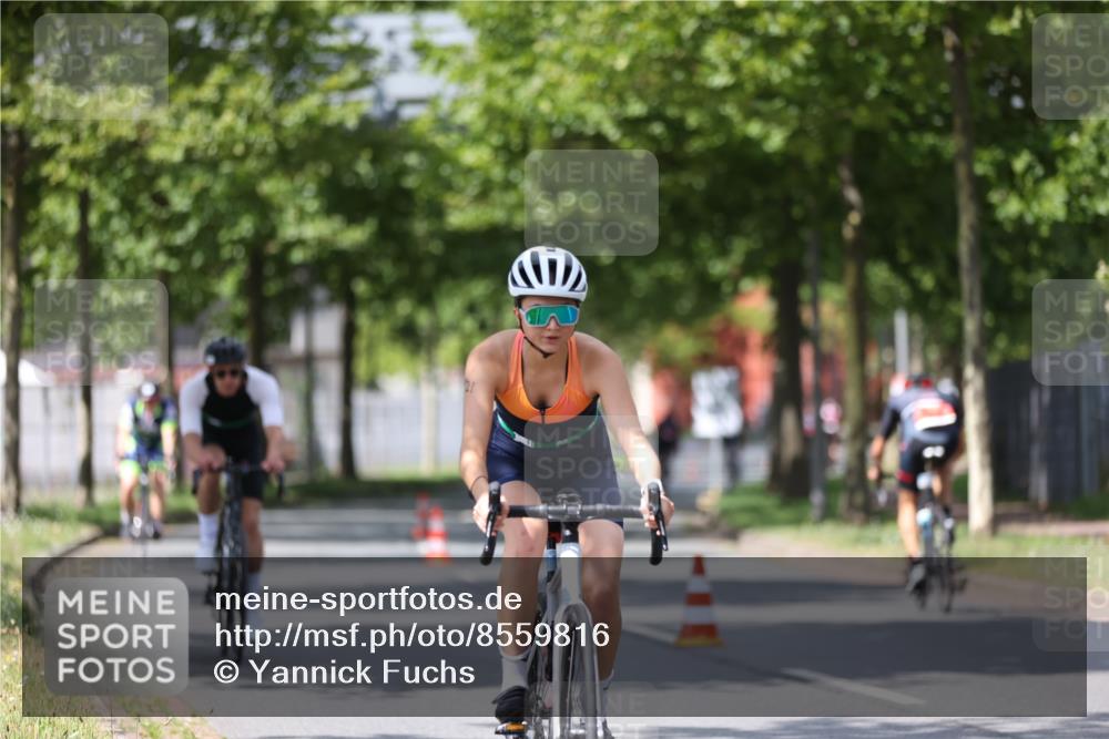 10.08.2025 - GEWOBA Citytriathlon Bremen Yannick Fuchs http://msf.ph/oto/8559816 10.08.2025 12:40:45 Radfahren 606, 672, 723, 785, 802, 829, 848, 921, 1001, 1002, 1024 meine-sportfotos.de