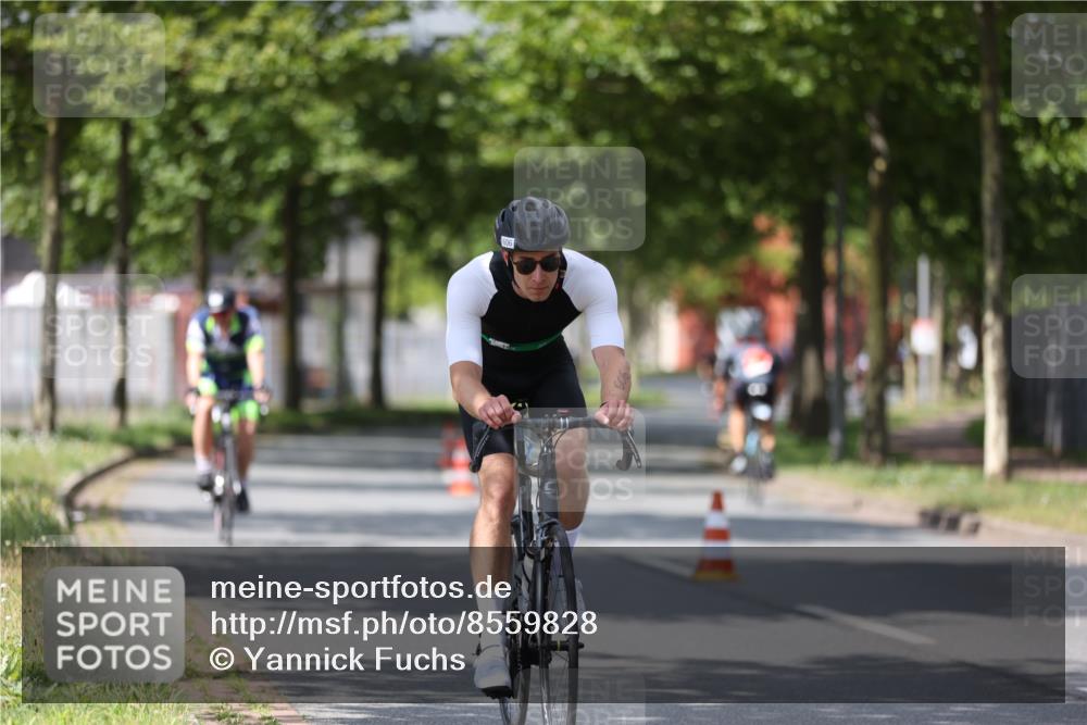 10.08.2025 - GEWOBA Citytriathlon Bremen Yannick Fuchs http://msf.ph/oto/8559828 10.08.2025 12:40:46 Radfahren 606, 672, 785, 802, 829, 848, 921, 1001, 1002, 1024 meine-sportfotos.de