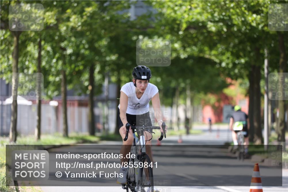 10.08.2025 - GEWOBA Citytriathlon Bremen Yannick Fuchs http://msf.ph/oto/8559841 10.08.2025 14:17:02 Radfahren 20, 32, 41, 58, 78, 164 meine-sportfotos.de
