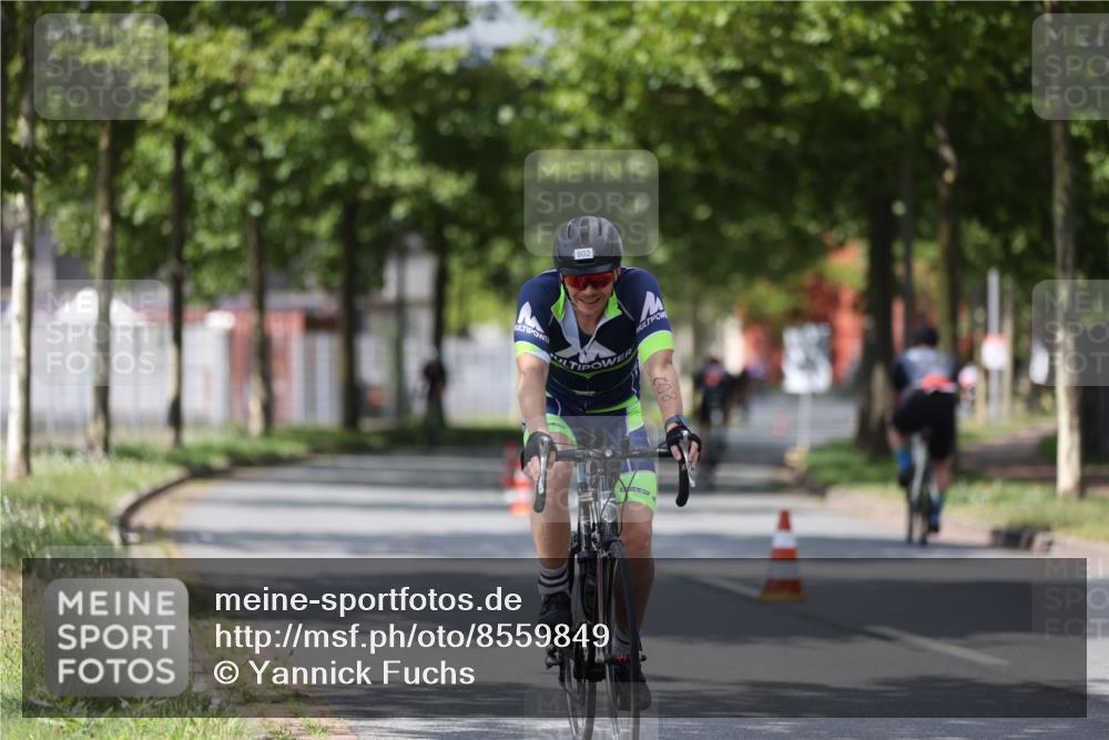 10.08.2025 - GEWOBA Citytriathlon Bremen Yannick Fuchs http://msf.ph/oto/8559849 10.08.2025 12:40:48 Radfahren 606, 650, 672, 785, 802, 829, 848, 921, 1001, 1002 meine-sportfotos.de