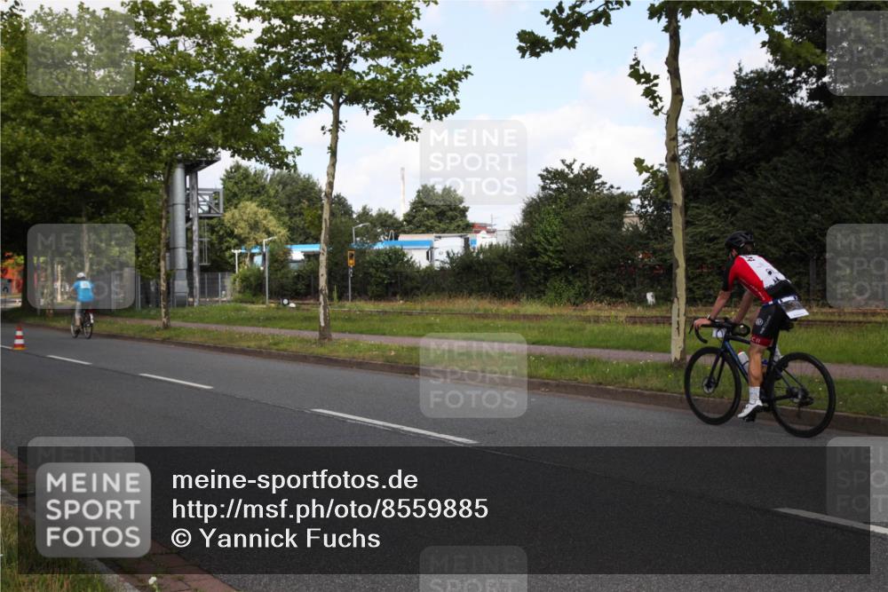 10.08.2025 - GEWOBA Citytriathlon Bremen Yannick Fuchs http://msf.ph/oto/8559885 10.08.2025 11:10:07 Radfahren  meine-sportfotos.de