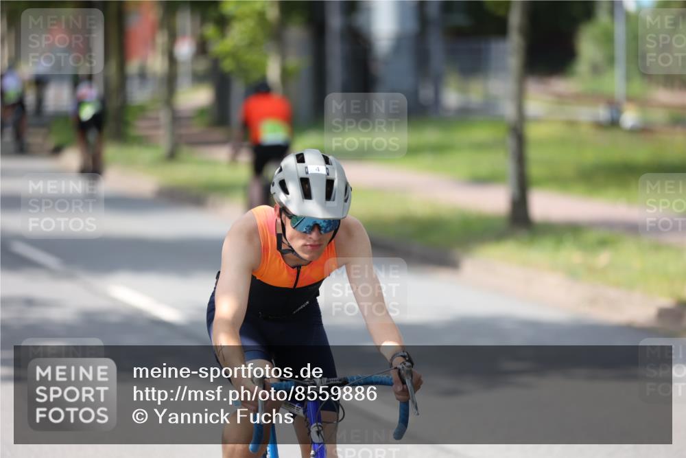 10.08.2025 - GEWOBA Citytriathlon Bremen Yannick Fuchs http://msf.ph/oto/8559886 10.08.2025 14:17:38 Radfahren 4, 127, 304 meine-sportfotos.de