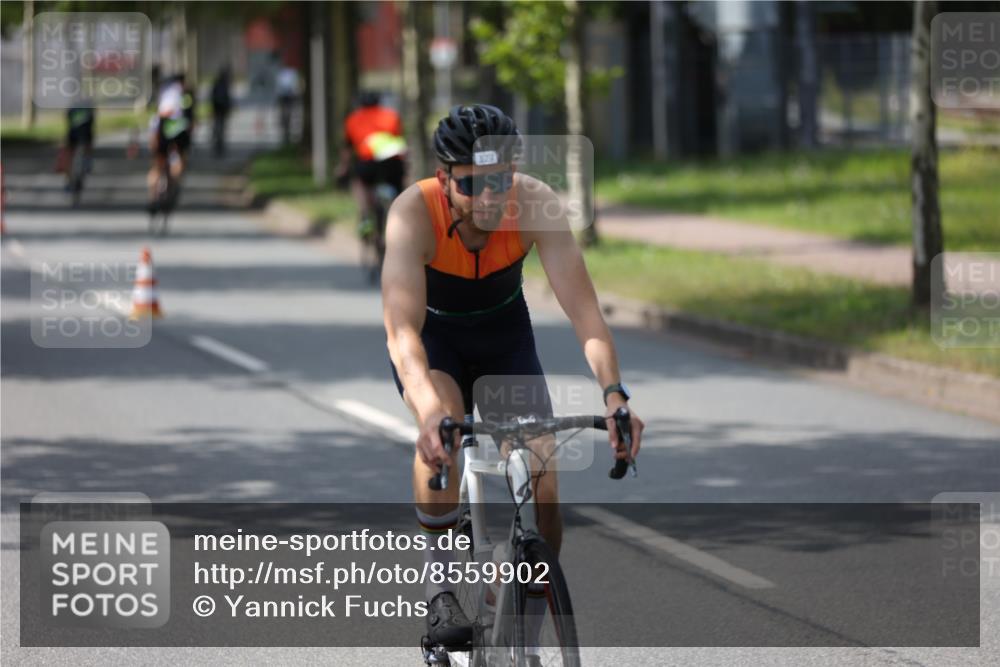 10.08.2025 - GEWOBA Citytriathlon Bremen Yannick Fuchs http://msf.ph/oto/8559902 10.08.2025 14:17:39 Radfahren 4, 127, 304 meine-sportfotos.de