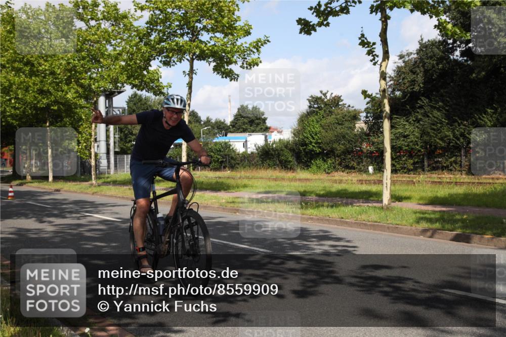 10.08.2025 - GEWOBA Citytriathlon Bremen Yannick Fuchs http://msf.ph/oto/8559909 10.08.2025 11:12:01 Radfahren  meine-sportfotos.de