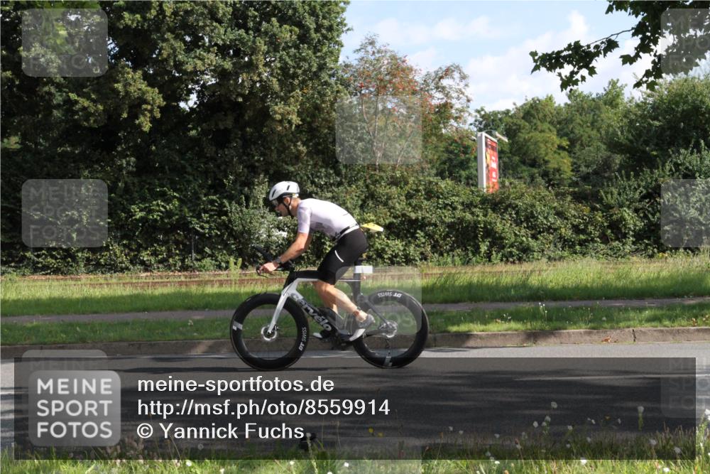 10.08.2025 - GEWOBA Citytriathlon Bremen Yannick Fuchs http://msf.ph/oto/8559914 10.08.2025 10:36:58 Radfahren 85, 381, 464, 497 meine-sportfotos.de