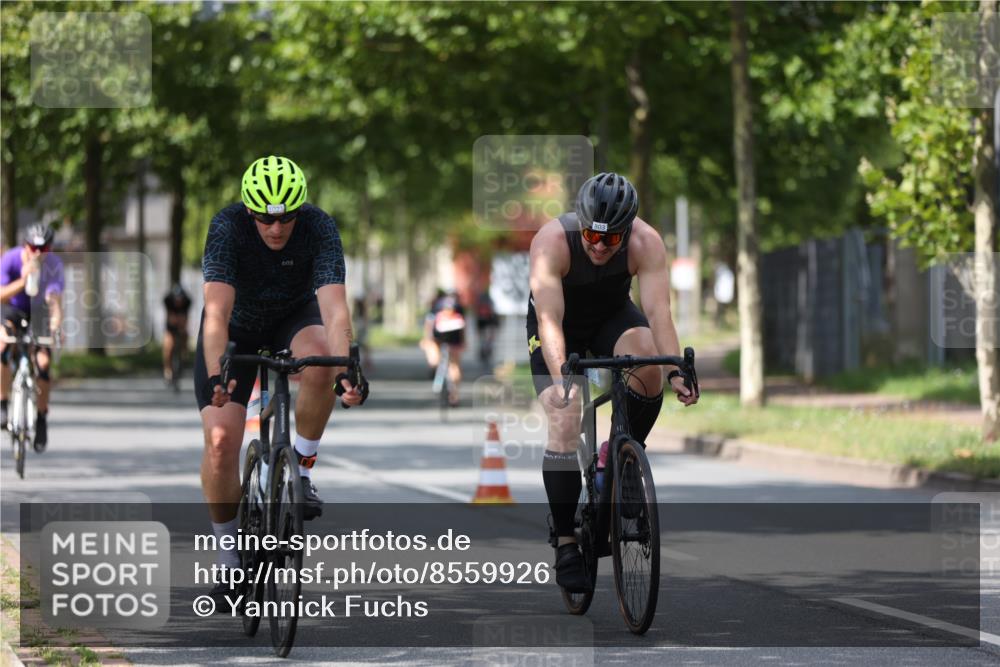 10.08.2025 - GEWOBA Citytriathlon Bremen Yannick Fuchs http://msf.ph/oto/8559926 10.08.2025 12:41:04 Radfahren 568, 650, 660, 665, 785, 803, 934, 1001, 1023 meine-sportfotos.de