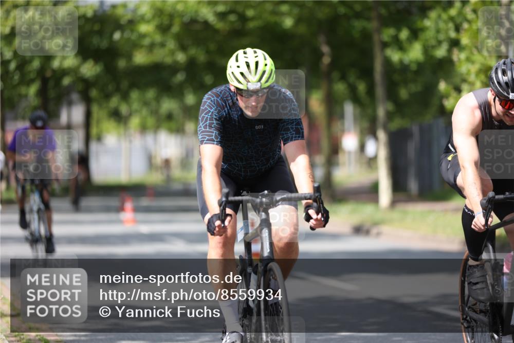 10.08.2025 - GEWOBA Citytriathlon Bremen Yannick Fuchs http://msf.ph/oto/8559934 10.08.2025 12:41:05 Radfahren 568, 650, 660, 665, 785, 803, 934, 1001, 1023 meine-sportfotos.de