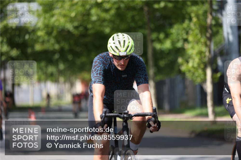 10.08.2025 - GEWOBA Citytriathlon Bremen Yannick Fuchs http://msf.ph/oto/8559937 10.08.2025 12:41:05 Radfahren 568, 650, 660, 665, 785, 803, 934, 1001, 1023 meine-sportfotos.de