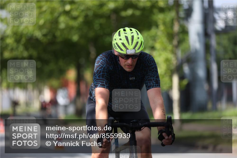 10.08.2025 - GEWOBA Citytriathlon Bremen Yannick Fuchs http://msf.ph/oto/8559939 10.08.2025 12:41:05 Radfahren 568, 650, 660, 665, 785, 803, 934, 1001, 1023 meine-sportfotos.de