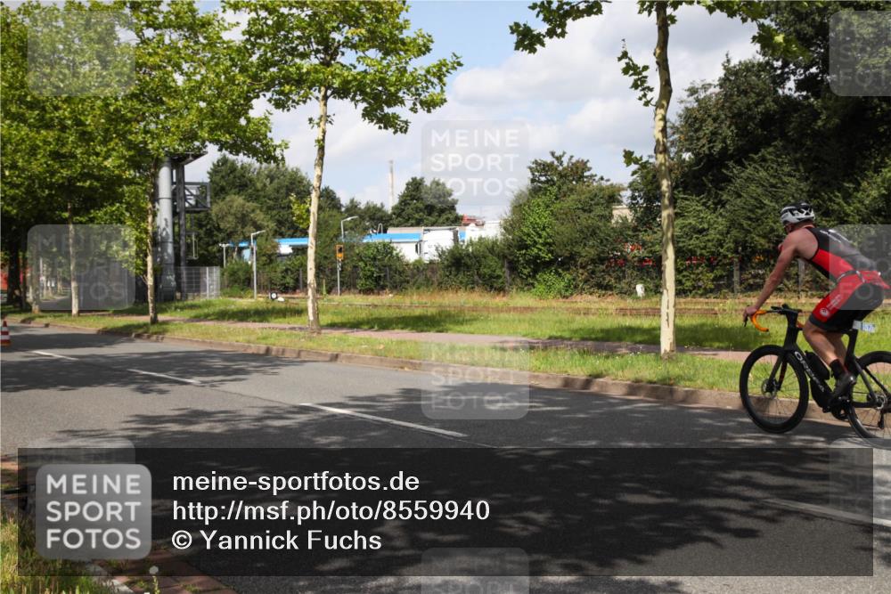 10.08.2025 - GEWOBA Citytriathlon Bremen Yannick Fuchs http://msf.ph/oto/8559940 10.08.2025 11:56:55 Radfahren  meine-sportfotos.de