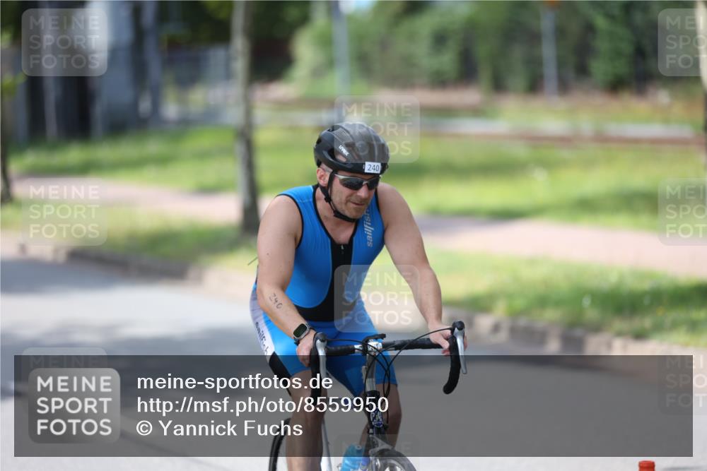 10.08.2025 - GEWOBA Citytriathlon Bremen Yannick Fuchs http://msf.ph/oto/8559950 10.08.2025 14:18:00 Radfahren 51, 91, 214, 240, 263 meine-sportfotos.de