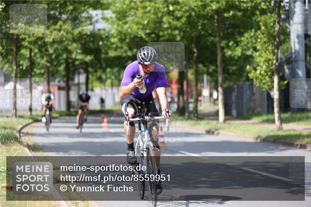 10.08.2025 - GEWOBA Citytriathlon Bremen Yannick Fuchs http://msf.ph/oto/8559951 10.08.2025 12:41:06 Radfahren 568, 650, 660, 665, 785, 803, 934, 1001, 1023 meine-sportfotos.de