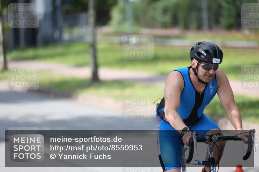 10.08.2025 - GEWOBA Citytriathlon Bremen Yannick Fuchs http://msf.ph/oto/8559953 10.08.2025 14:18:00 Radfahren 51, 91, 214, 240, 263 meine-sportfotos.de