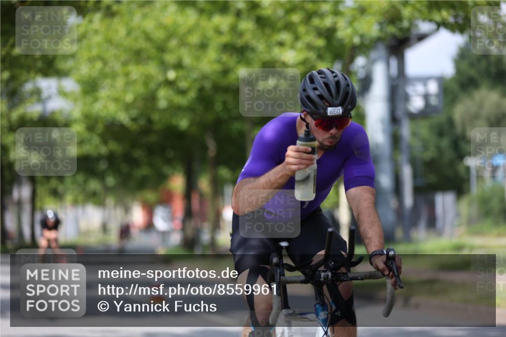 10.08.2025 - GEWOBA Citytriathlon Bremen Yannick Fuchs http://msf.ph/oto/8559961 10.08.2025 12:41:07 Radfahren 568, 650, 660, 665, 755, 785, 803, 830, 934, 1001, 1023 meine-sportfotos.de