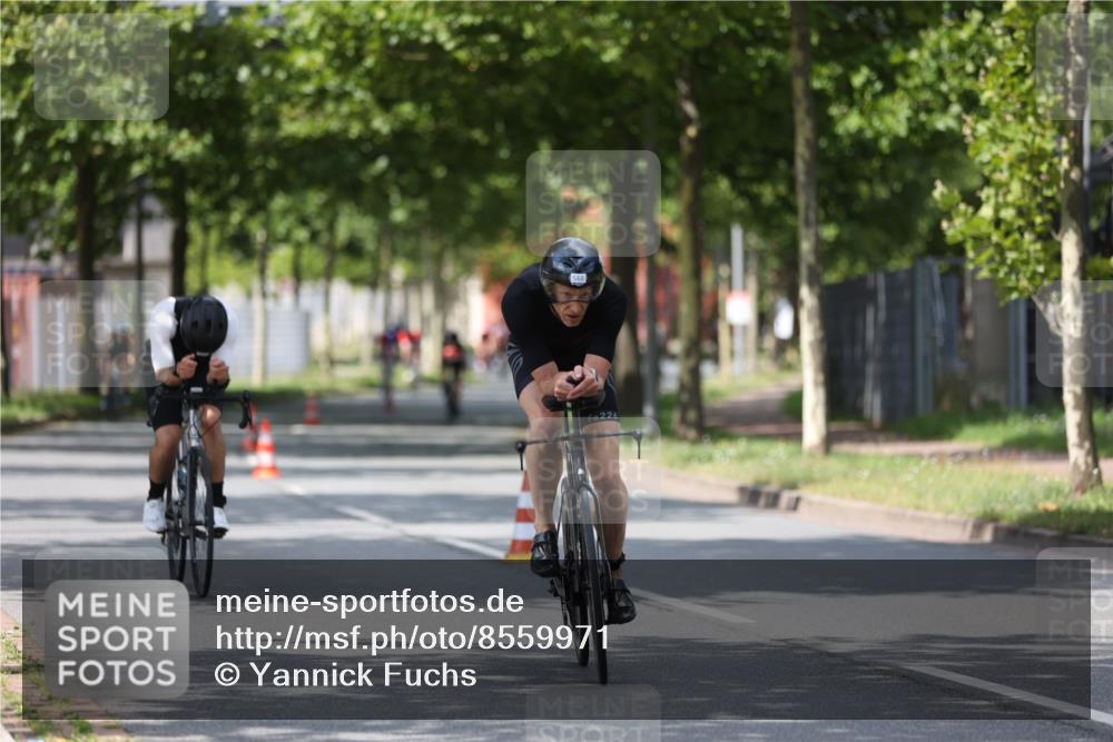 10.08.2025 - GEWOBA Citytriathlon Bremen Yannick Fuchs http://msf.ph/oto/8559971 10.08.2025 12:41:08 Radfahren 568, 650, 660, 665, 755, 785, 803, 830, 934, 1023 meine-sportfotos.de