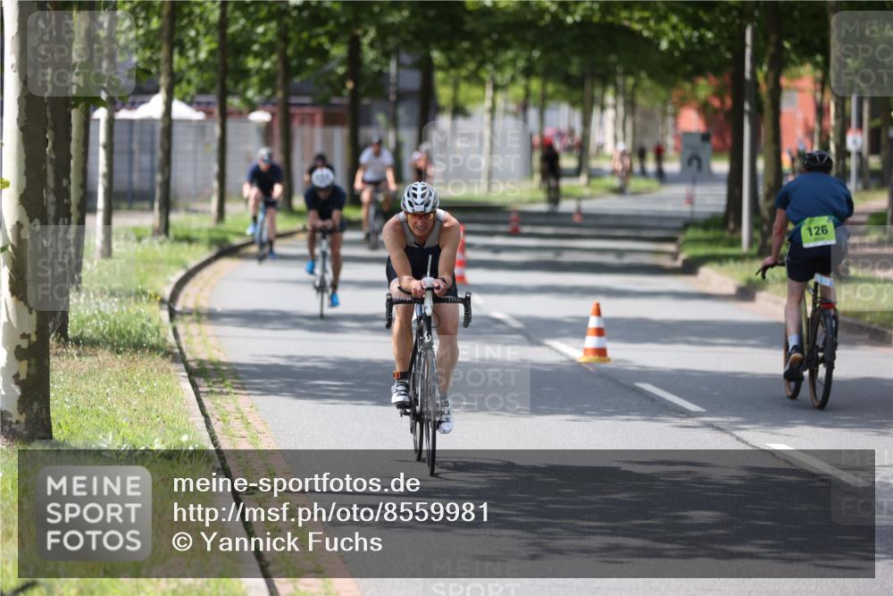 10.08.2025 - GEWOBA Citytriathlon Bremen Yannick Fuchs http://msf.ph/oto/8559981 10.08.2025 14:18:22 Radfahren 47, 75, 94, 100, 147, 255, 295 meine-sportfotos.de