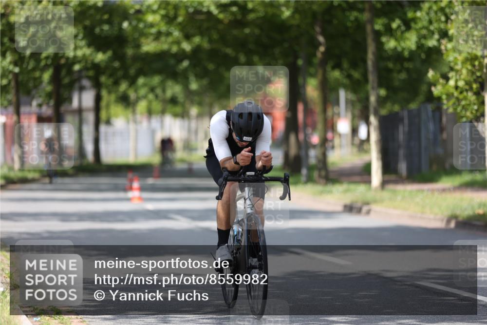 10.08.2025 - GEWOBA Citytriathlon Bremen Yannick Fuchs http://msf.ph/oto/8559982 10.08.2025 12:41:09 Radfahren 568, 650, 660, 665, 755, 803, 830, 849, 934, 1023 meine-sportfotos.de