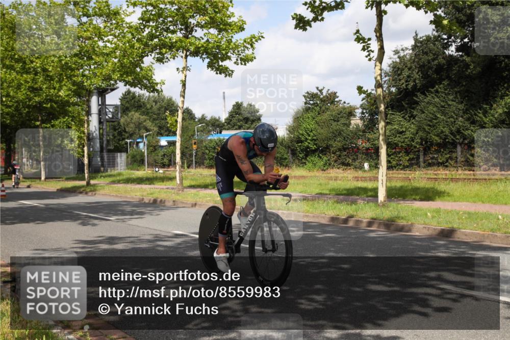 10.08.2025 - GEWOBA Citytriathlon Bremen Yannick Fuchs http://msf.ph/oto/8559983 10.08.2025 12:00:10 Radfahren 568, 654 meine-sportfotos.de