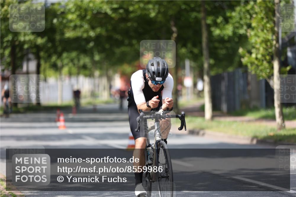 10.08.2025 - GEWOBA Citytriathlon Bremen Yannick Fuchs http://msf.ph/oto/8559986 10.08.2025 12:41:09 Radfahren 568, 650, 660, 665, 755, 803, 830, 849, 934, 1023 meine-sportfotos.de