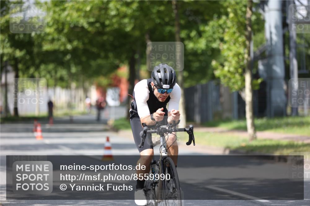 10.08.2025 - GEWOBA Citytriathlon Bremen Yannick Fuchs http://msf.ph/oto/8559990 10.08.2025 12:41:10 Radfahren 568, 650, 660, 665, 755, 803, 830, 849, 934, 1023 meine-sportfotos.de