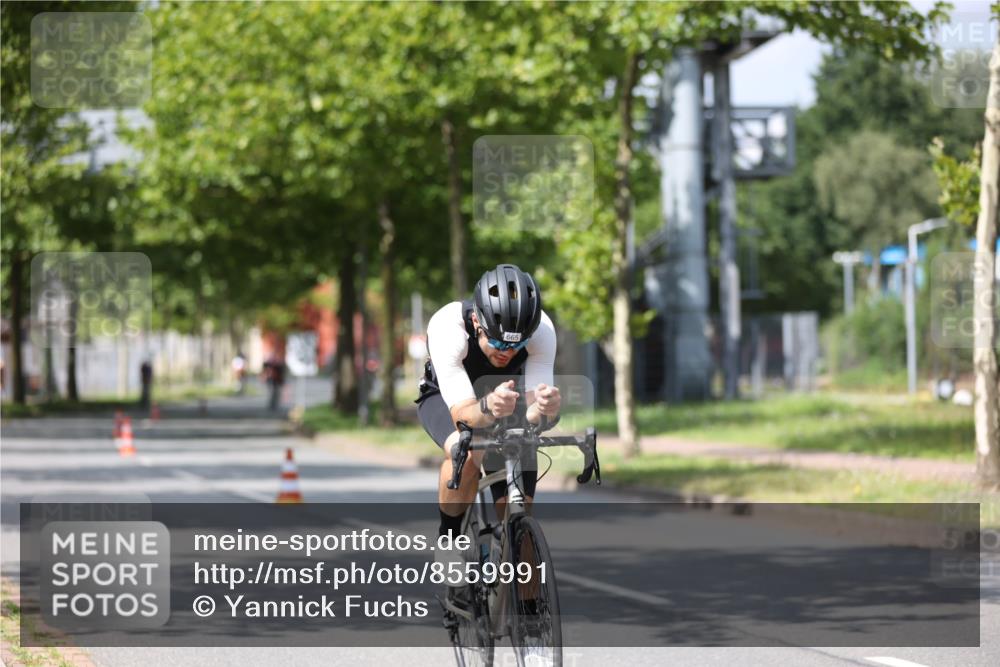 10.08.2025 - GEWOBA Citytriathlon Bremen Yannick Fuchs http://msf.ph/oto/8559991 10.08.2025 12:41:10 Radfahren 568, 650, 660, 665, 755, 803, 830, 849, 934, 1023 meine-sportfotos.de
