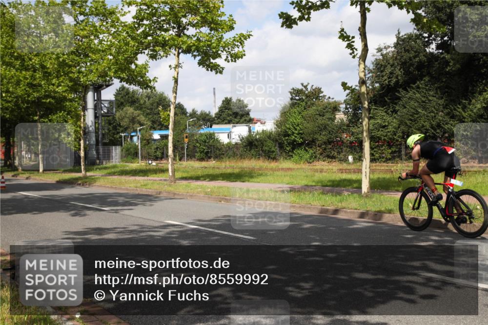10.08.2025 - GEWOBA Citytriathlon Bremen Yannick Fuchs http://msf.ph/oto/8559992 10.08.2025 12:00:45 Radfahren  meine-sportfotos.de