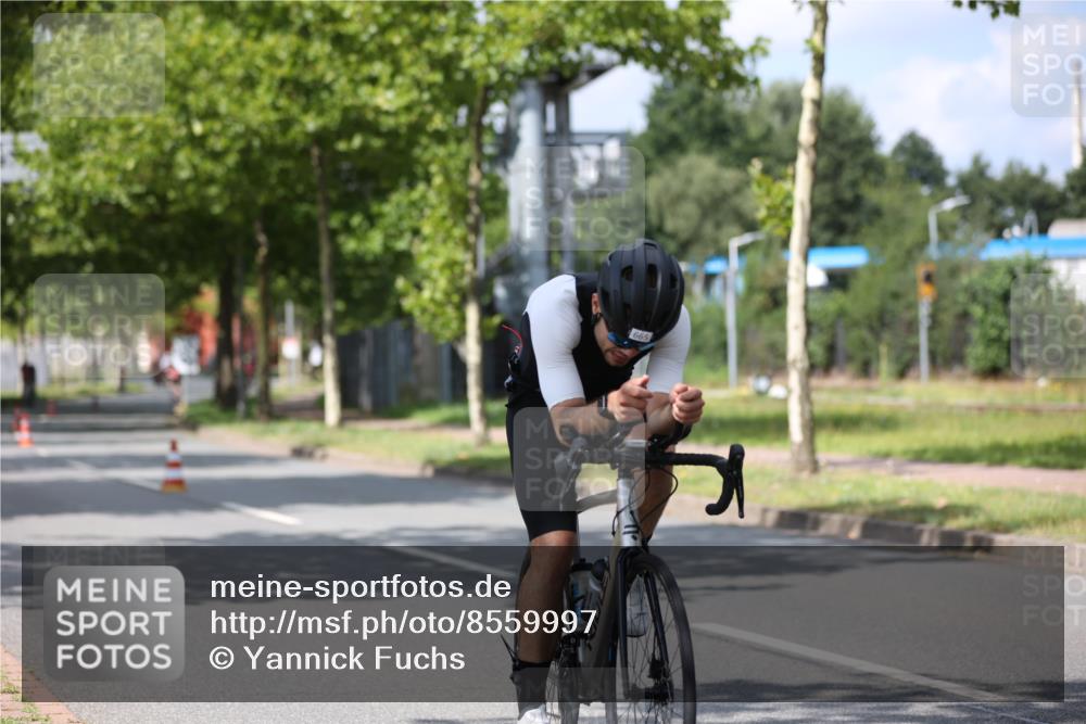 10.08.2025 - GEWOBA Citytriathlon Bremen Yannick Fuchs http://msf.ph/oto/8559997 10.08.2025 12:41:10 Radfahren 568, 650, 660, 665, 755, 803, 830, 849, 934, 1023 meine-sportfotos.de