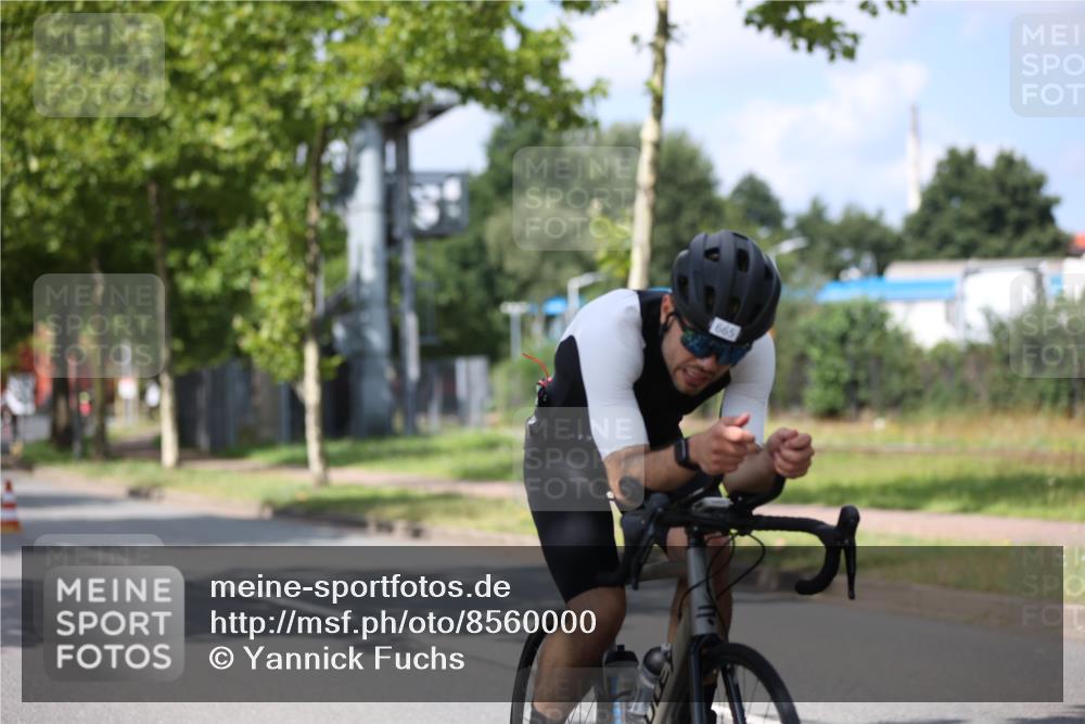 10.08.2025 - GEWOBA Citytriathlon Bremen Yannick Fuchs http://msf.ph/oto/8560000 10.08.2025 12:41:10 Radfahren 568, 650, 660, 665, 755, 803, 830, 849, 934, 1023 meine-sportfotos.de