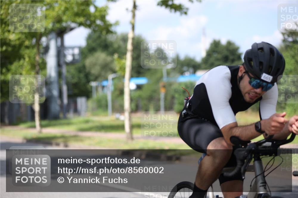 10.08.2025 - GEWOBA Citytriathlon Bremen Yannick Fuchs http://msf.ph/oto/8560002 10.08.2025 12:41:10 Radfahren 568, 650, 660, 665, 755, 803, 830, 849, 934, 1023 meine-sportfotos.de