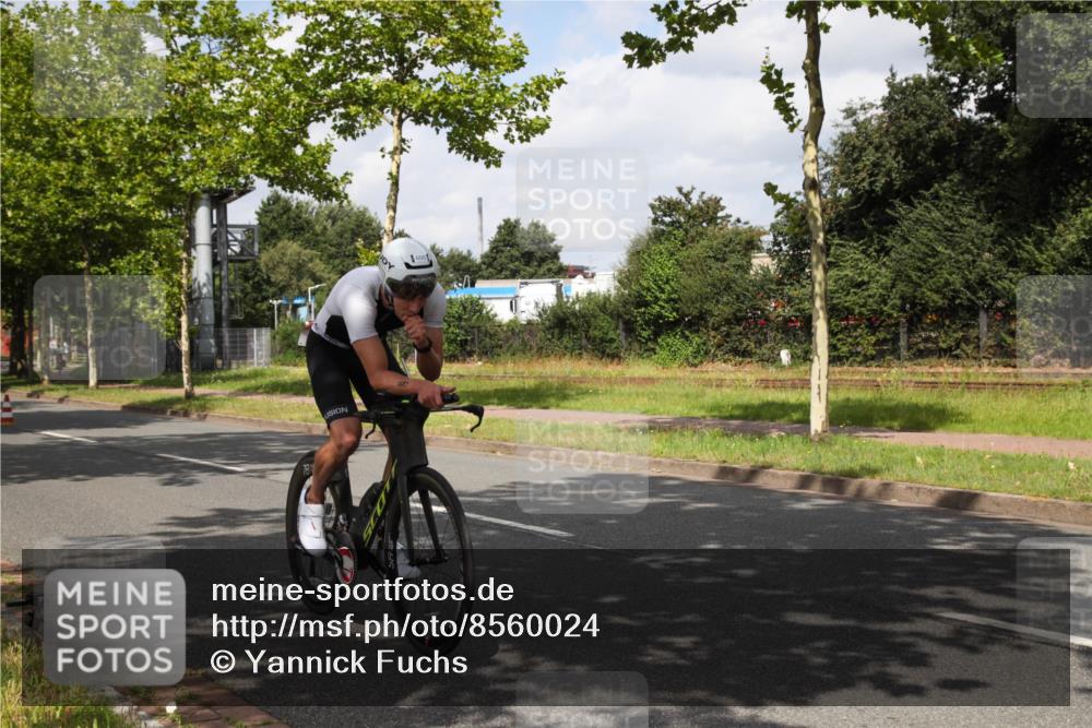 10.08.2025 - GEWOBA Citytriathlon Bremen Yannick Fuchs http://msf.ph/oto/8560024 10.08.2025 12:01:07 Radfahren 579 meine-sportfotos.de