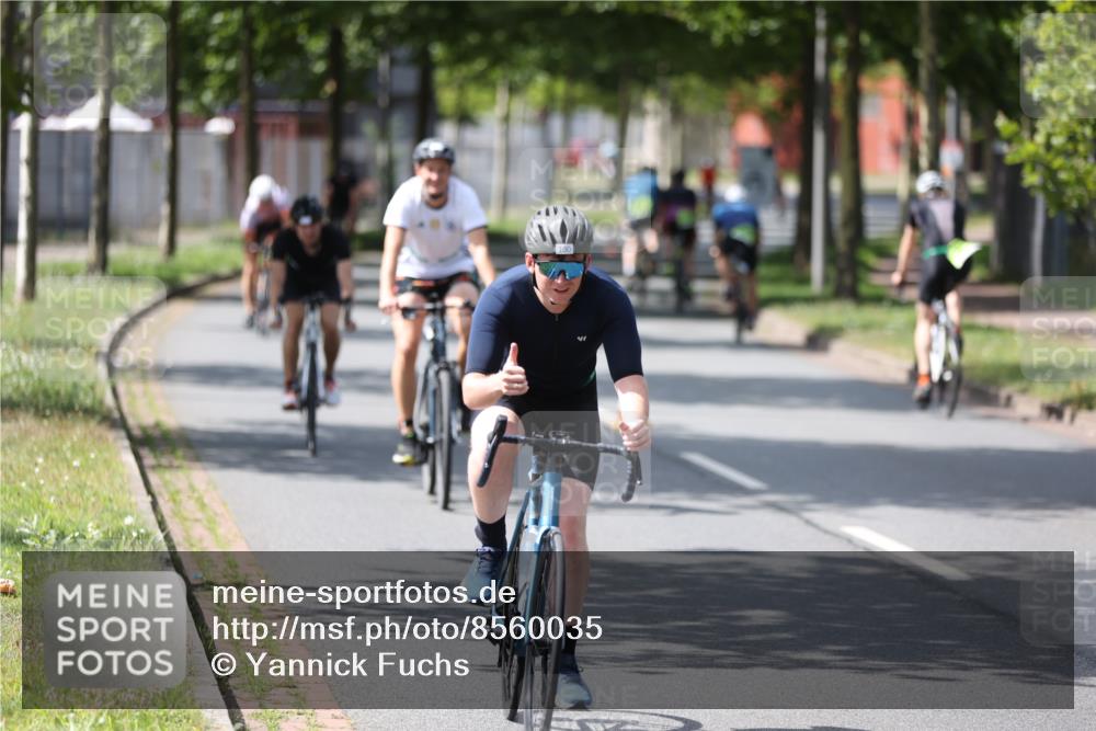 10.08.2025 - GEWOBA Citytriathlon Bremen Yannick Fuchs http://msf.ph/oto/8560035 10.08.2025 14:18:26 Radfahren 47, 75, 94, 100, 131, 147, 255, 295, 314 meine-sportfotos.de