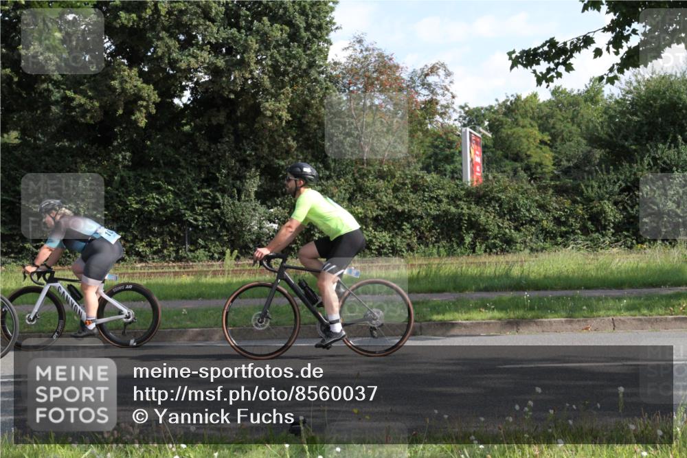10.08.2025 - GEWOBA Citytriathlon Bremen Yannick Fuchs http://msf.ph/oto/8560037 10.08.2025 10:37:28 Radfahren 33, 75, 121, 123, 145, 219, 455, 485 meine-sportfotos.de