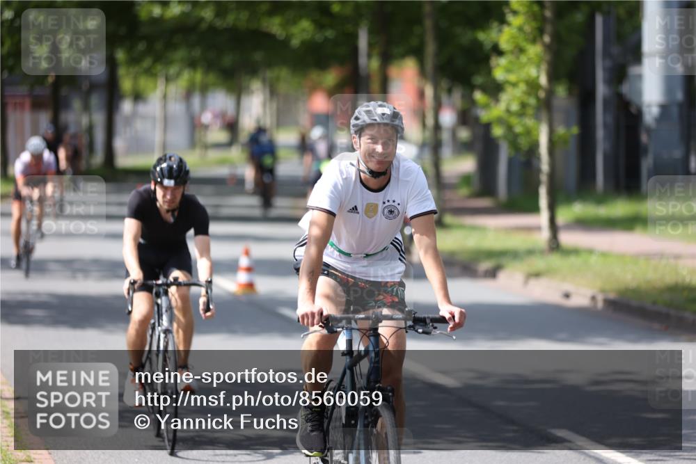 10.08.2025 - GEWOBA Citytriathlon Bremen Yannick Fuchs http://msf.ph/oto/8560059 10.08.2025 14:18:27 Radfahren 47, 75, 94, 100, 131, 147, 255, 295, 314 meine-sportfotos.de