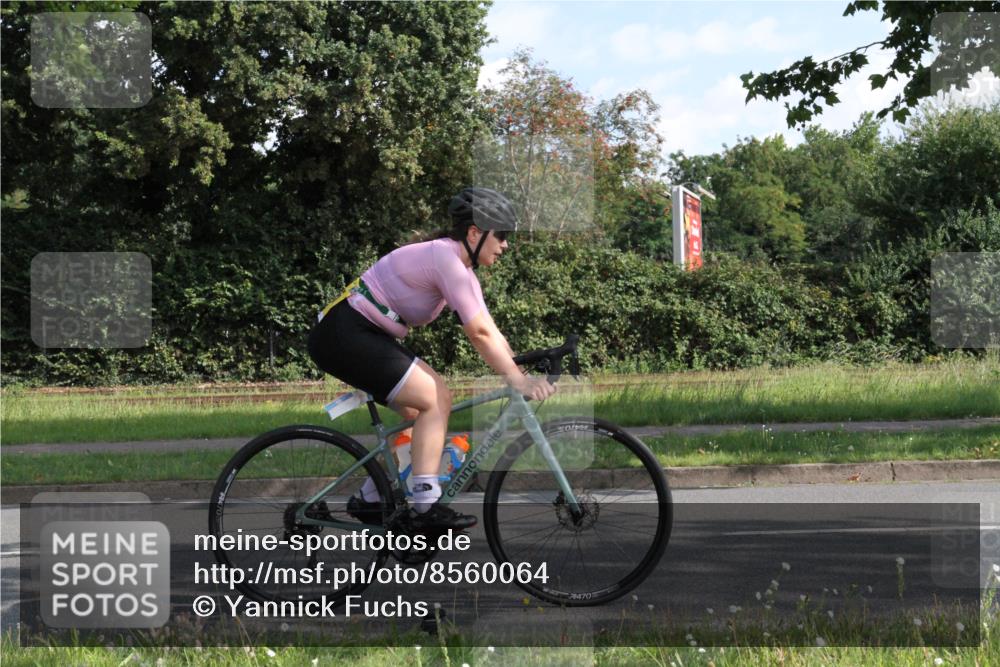 10.08.2025 - GEWOBA Citytriathlon Bremen Yannick Fuchs http://msf.ph/oto/8560064 10.08.2025 10:37:30 Radfahren 33, 49, 75, 121, 123, 145, 219, 455, 485 meine-sportfotos.de