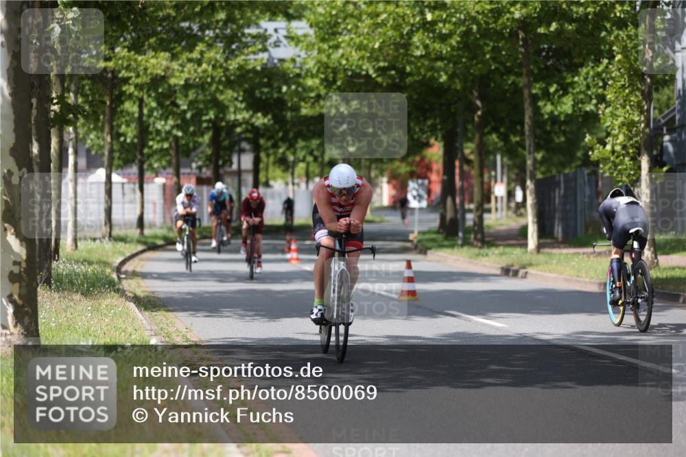 10.08.2025 - GEWOBA Citytriathlon Bremen Yannick Fuchs http://msf.ph/oto/8560069 10.08.2025 12:41:20 Radfahren 568, 609, 660, 665, 705, 730, 755, 830, 849, 862, 934, 1014 meine-sportfotos.de