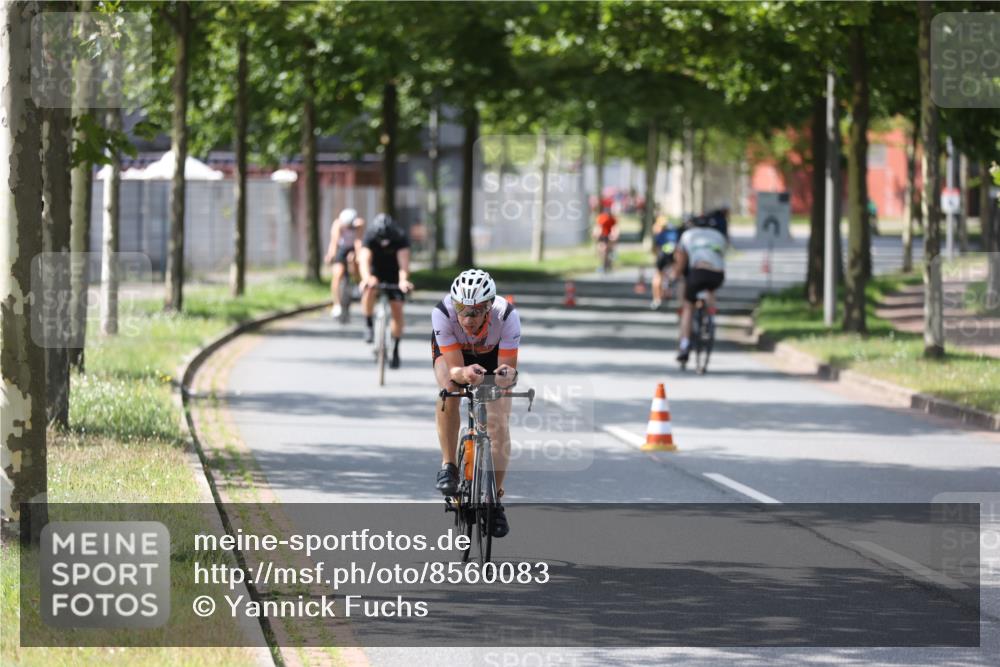 10.08.2025 - GEWOBA Citytriathlon Bremen Yannick Fuchs http://msf.ph/oto/8560083 10.08.2025 14:18:29 Radfahren 47, 75, 94, 100, 131, 147, 255, 295, 314 meine-sportfotos.de