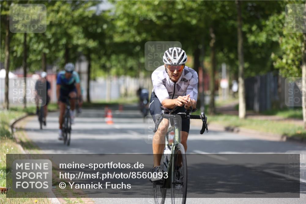 10.08.2025 - GEWOBA Citytriathlon Bremen Yannick Fuchs http://msf.ph/oto/8560093 10.08.2025 12:41:23 Radfahren 568, 609, 619, 705, 730, 755, 830, 849, 862, 934, 1014 meine-sportfotos.de