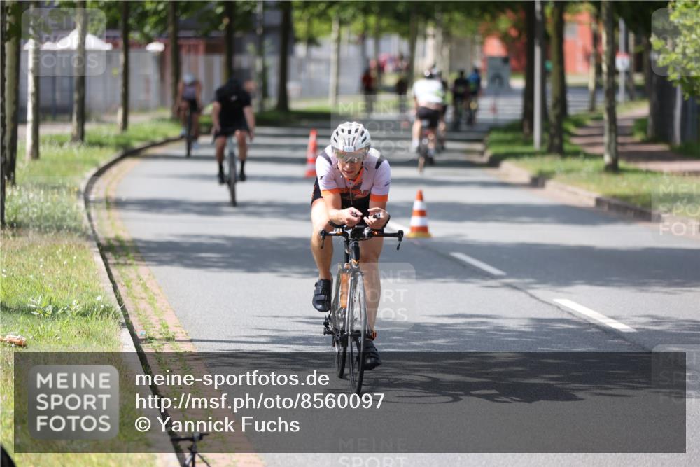 10.08.2025 - GEWOBA Citytriathlon Bremen Yannick Fuchs http://msf.ph/oto/8560097 10.08.2025 14:18:29 Radfahren 47, 75, 94, 100, 131, 147, 255, 295, 314 meine-sportfotos.de