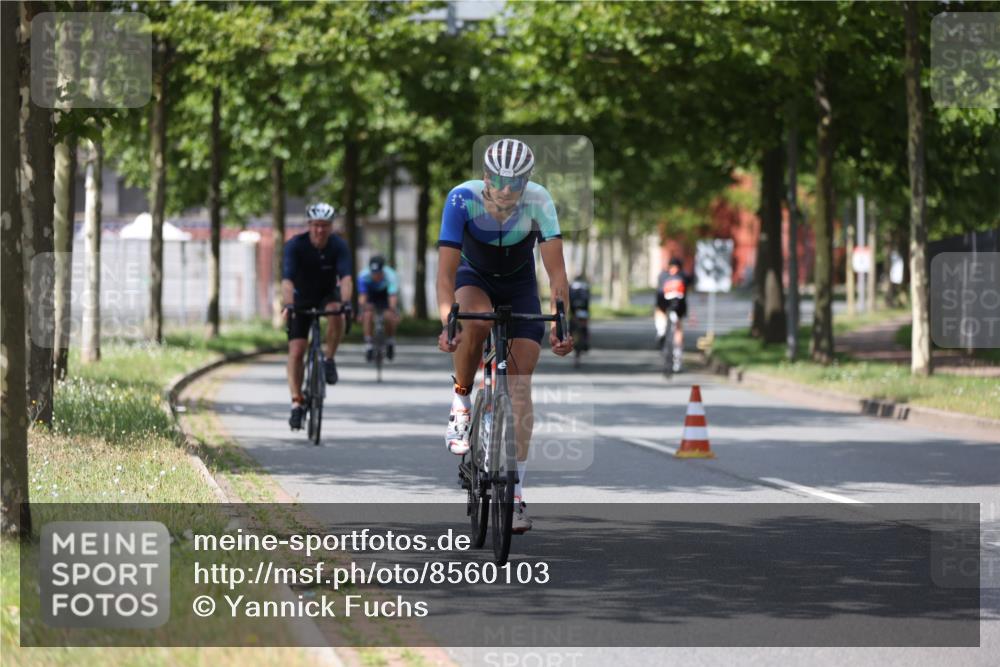 10.08.2025 - GEWOBA Citytriathlon Bremen Yannick Fuchs http://msf.ph/oto/8560103 10.08.2025 12:41:24 Radfahren 568, 609, 619, 705, 730, 755, 830, 849, 862, 934, 1014 meine-sportfotos.de